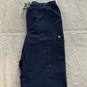 Figs Navy yola straight leg pants. Size small tall